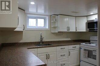 226 Beechy Dr in Richmond Hill, ON - Building Photo - Building Photo