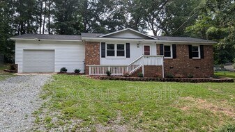 8708 Peach Tree Dr in Sanford, NC - Building Photo