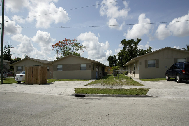 10830-10834 SW 6th St in Miami, FL - Building Photo - Building Photo