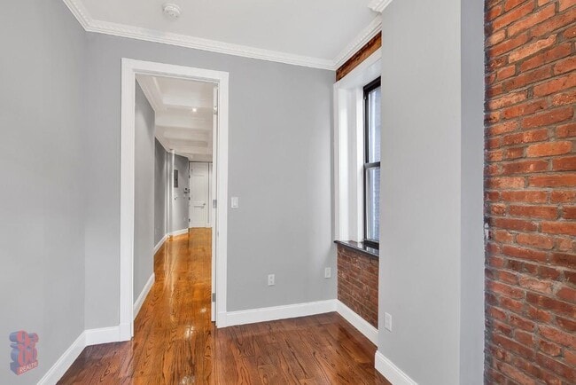 3 W 103rd St, Unit 1RW in New York, NY - Building Photo - Building Photo