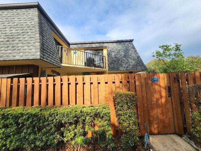 3830 Saxon Dr in New Smyrna Beach, FL - Building Photo - Building Photo