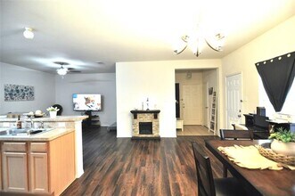 7512 Howling Coyote Ln in Fort Worth, TX - Building Photo - Building Photo