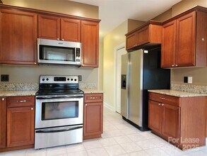 205 Oakview Dr in Salisbury, NC - Building Photo - Building Photo