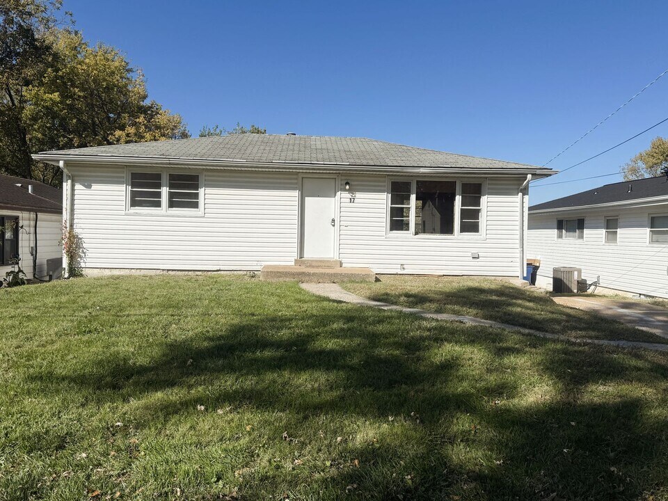 17 Young Dr in St. Louis, MO - Building Photo