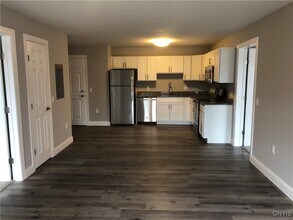 1217 Tulip St in Liverpool, NY - Building Photo - Building Photo