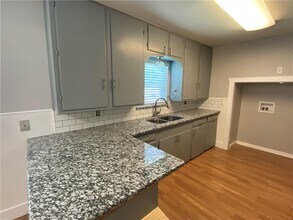 102 E Live Oak St in Hutto, TX - Building Photo - Building Photo