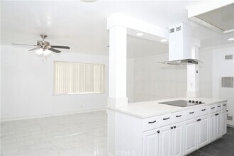 38626 Frontier Ave, Unit 201 in Palmdale, CA - Foto de edificio - Building Photo