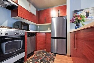 184 Thompson St in New York, NY - Building Photo - Building Photo