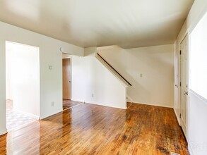 Midway Square Townhomes in Flint, MI - Foto de edificio - Interior Photo