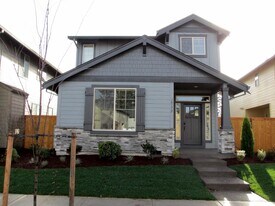 10172 SW Barber St in Wilsonville, OR - Building Photo