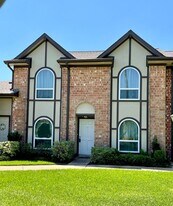 11632 S Kirkwood Rd in Stafford, TX - Building Photo