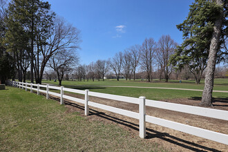120 Inverness Ct in Elk Grove Village, IL - Building Photo - Building Photo