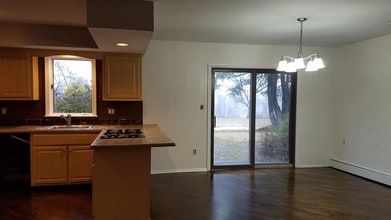 20 Rosemary Ln in Lebanon, NJ - Building Photo - Building Photo