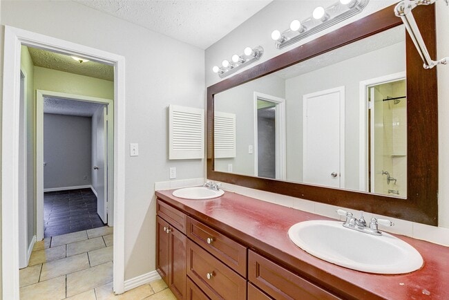 property at 13610 Tara Oak Dr