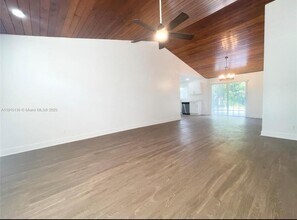 7429 SW 14th Ct in North Lauderdale, FL - Foto de edificio - Building Photo