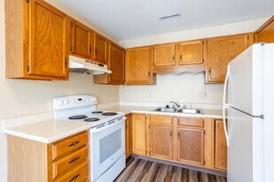 Meadowview Apartments in Marion, IA - Building Photo