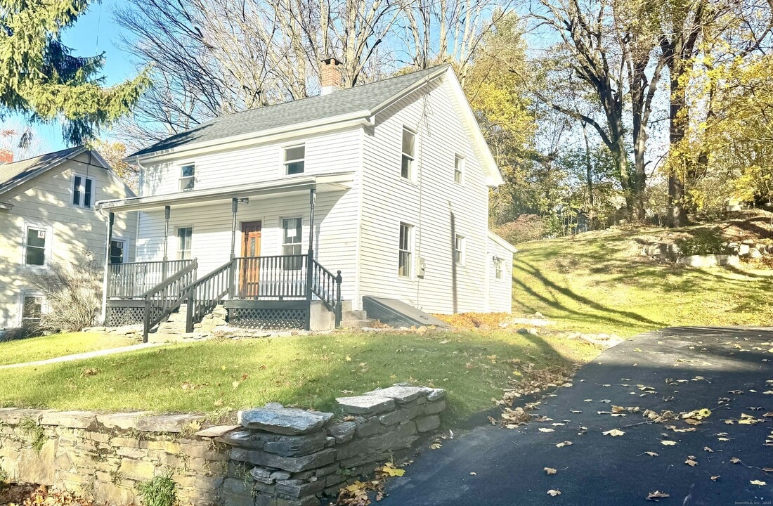 137 High St in Vernon, CT - Building Photo