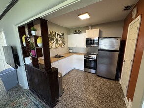 1721 Montcalm St, Unit SoDo District Studio in Orlando, FL - Foto de edificio - Building Photo