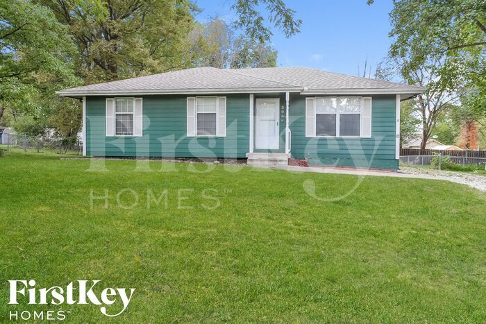 308 Oak St in Greenwood, MO - Building Photo