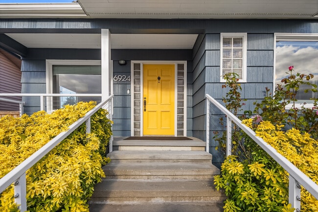 6924 38th Ave SW in Seattle, WA - Building Photo - Building Photo