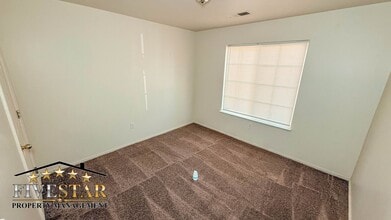 2815 Flint Hills Dr in Bakersfield, CA - Building Photo - Building Photo