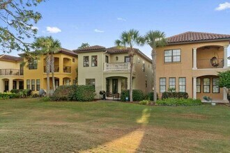 1900 Baytowne Loop in Miramar Beach, FL - Foto de edificio - Building Photo