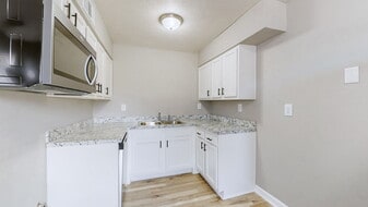 Patriot Crossing in Louisville, KY - Building Photo