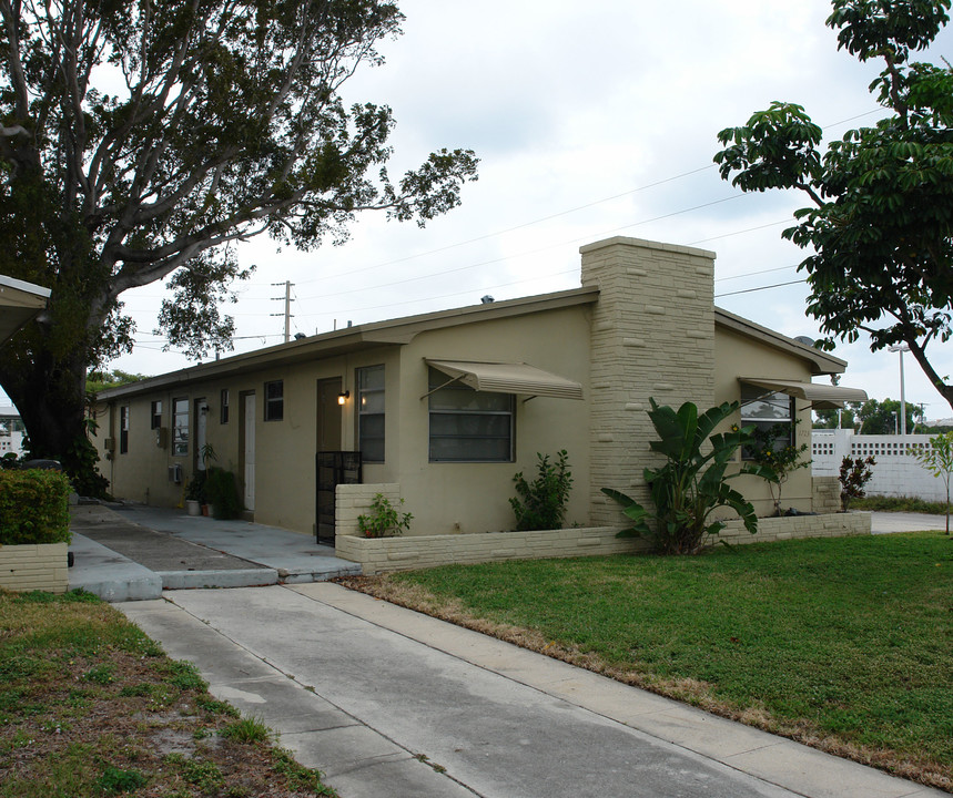 1703-1707 Thomas St in Hollywood, FL - Building Photo