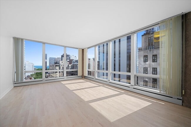 1300 N Astor St in Chicago, IL - Building Photo - Building Photo
