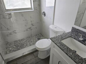 10380 SW 173rd St in Miami, FL - Building Photo - Building Photo