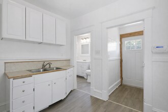 346 Cleveland Ave N in St. Paul, MN - Building Photo - Building Photo