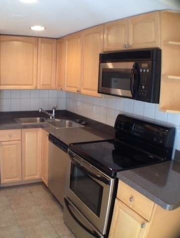 6151 W Thorndale Ave in Chicago, IL - Building Photo - Building Photo