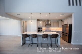 5839 N 88th Ln in Phoenix, AZ - Building Photo - Building Photo