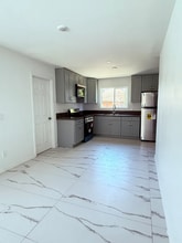 3992 Massachusetts Ave in La Mesa, CA - Foto de edificio - Building Photo