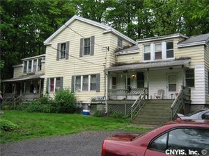 2413 Glover Rd in Marcellus, NY - Building Photo