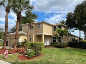 2486 Bay Isle Dr in Weston, FL - Building Photo