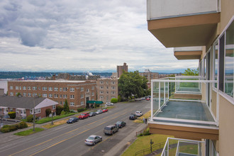 Vista Terrace Apartments in Tacoma, WA - Foto de edificio - Building Photo