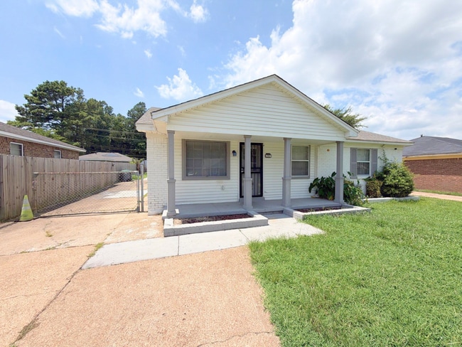 property at 4767 Bradford Dr