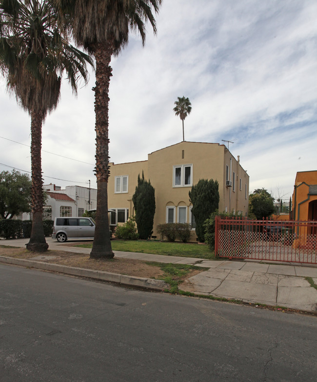 1135 N Alexandria Ave in Los Angeles, CA - Building Photo - Building Photo