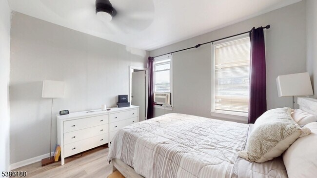 277 2nd Ave W in Newark, NJ - Building Photo - Building Photo