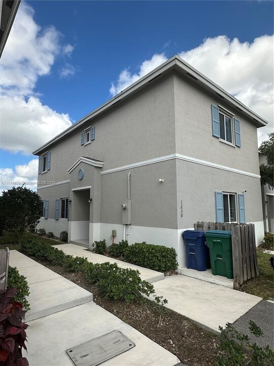 1238 NW 4th Ln in Florida City, FL - Building Photo