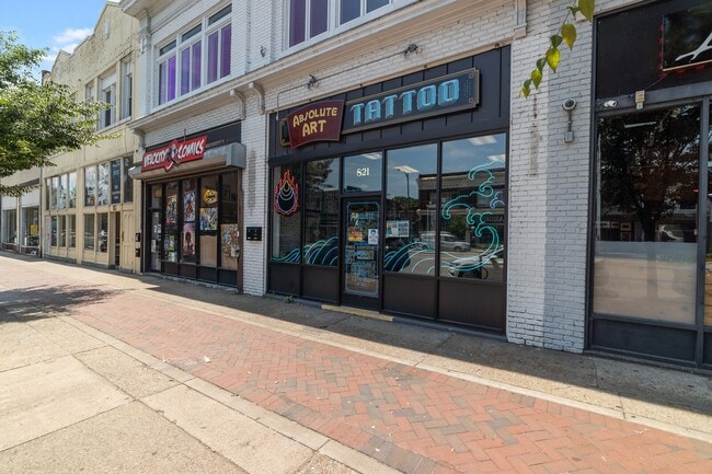 821 W Broad St in Richmond, VA - Building Photo - Building Photo