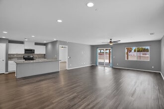 260 Brittania Rd in Hemet, CA - Building Photo - Building Photo