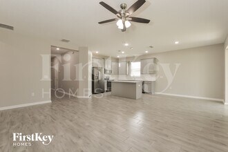 921 Carmillion Ct in Groveland, FL - Foto de edificio - Building Photo