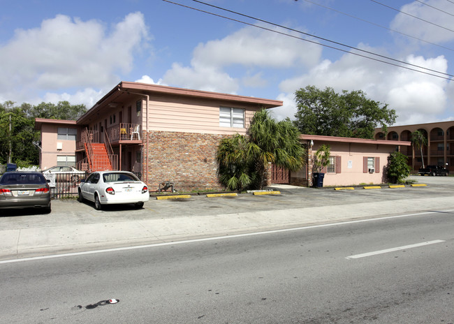 Royal Oak Apartments in North Miami, FL - Building Photo - Building Photo