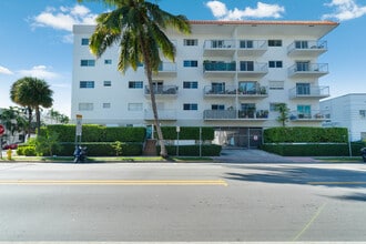 1428 Euclid Ave, Unit 404 in Miami Beach, FL - Foto de edificio - Building Photo