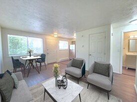 39 E Westview Ave, Unit #2 in Spokane, WA - Building Photo