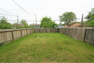 9606 Ashville Dr in Houston, TX - Building Photo - Building Photo