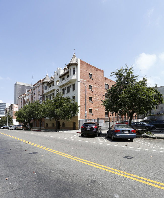 732 Normandie Ave in Los Angeles, CA - Building Photo - Building Photo