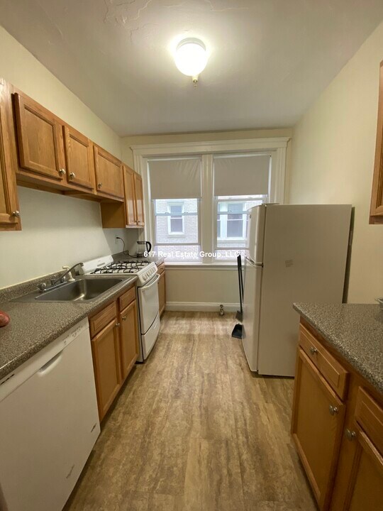 1687 Commonwealth Ave in Boston, MA - Building Photo